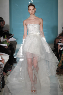 Короткое свадебное платье с шифоновой юбкой